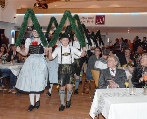 Ein Höhepunkt des Abends war der Auftritt der Trachtenkinder. Foto Ammelburger