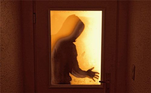 Eine Einbruchserie beschäftigt die Kripo Rosenheim. Noch wartet man auf die Ergebnisse der Spurensicherung. Die Polizei ruft zu erhöhter Wachsamkeit auf.Foto DPA