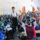 Brunnen, Schule und Schreibmaterial