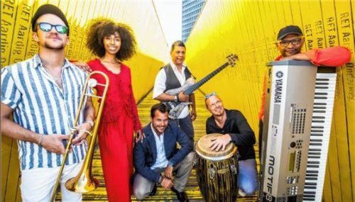 Eine spritzige Melange aus kapverdischer und kubanischer Musik verspricht das Sextett „CaboCuba Jazz“, das am Donnerstag, 6. Februar, im Waldkraiburger Haus der Kultur gastiert. Foto  Eric Van Nieuwland