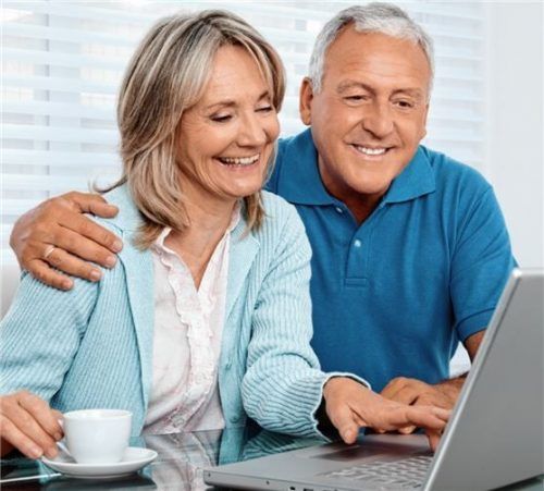 Einfache Lesbarkeit, immer angepasst an das Licht der Umgebung: nur ein Vorteil der digitalen Ausgabe.