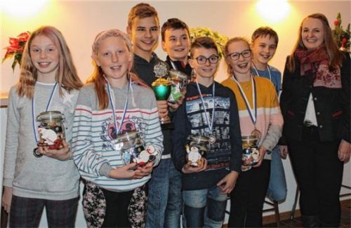 Erstmals am Schießstand und schon erfolgreich: die neue Schülergruppe der Feuerschützengesellschaft Oberaudorf. Foto aicher
