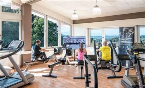Fitness auf über 950 Quadratmetern, Kurse, Therme, Sauna: Promoveo macht´s möglich.