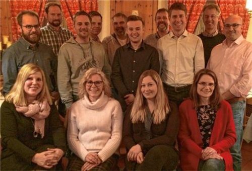 Gemeinderätin Gabriele Stein (vorne links) mit den Kandidaten der Freien Wählergemeinschaft Umrathshausen (FWGU) für die Kommunalwahlen.Foto Rehberg