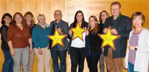Gemeinsam aktiv: (von links): Manuela Schlaipfer, Centa Birner, Lisa Erb, Marille Hilger, Robert Nuber, Melanie Westerberger, Katrin Herbst, Martina Partsch, Pater Heinz Menz und Stephanie Riedl.Foto re