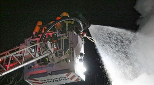 Großeinsatz im kleinen Weiler Rausching: 150 Feuerwehrleute wurden für die Löscharbeiten alarmiert. Fotos FIB/Eß