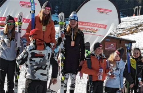 Hannah Thalmeier (Dritte von links) schaffte den Sprung aufs Stockerl.