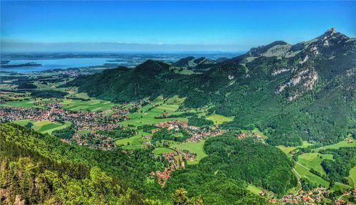 Idylle im Priental? Davon ist Aschau derzeit weit entfernt, es wird um die finanzielle Lage der Gemeinde gestritten. Foto H.Reiter