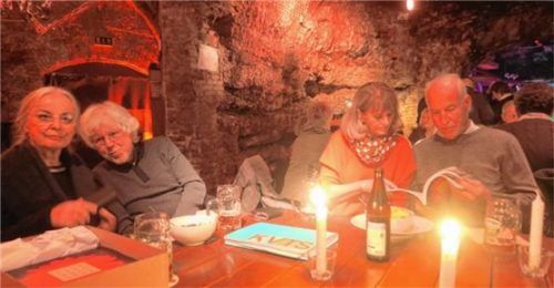 Im Gewölbe der Traunsteiner Festung wurde der neue dokumentarische Katalog vorgestellt.Foto Giesen