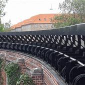 Ein Kunstwerk verbindet die Welten