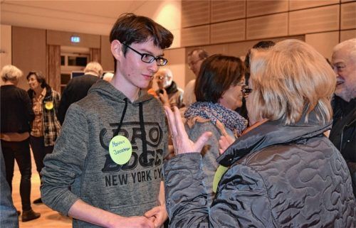 In kurzer Zeit sich selbst vorstellen: Mit Speed-Dating eröffneten die Veranstalter das erste Dorfgespräch in Stephanskirchen. Foto