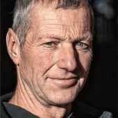 Seine Milchkühe tragen Hörner