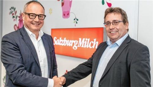 Matthias Oettel (links), Vorsitzender der Meggle-Geschäftsführung, mit Robert Leitner, Aufsichtsratsvorsitzender der „SalzburgMilch“.
