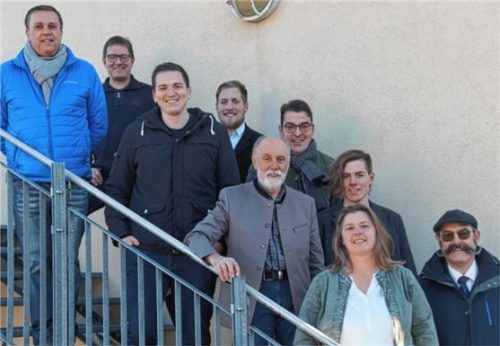 Mit diesem Team will die SPD Großkarolinenfeld antreten: Doris Neff, Martin Rieder, Florian Mentschel, Emil Maier, Martin Heitzer, Christoph Lotterer, Adrian Mentschel, Robert Neff, Andreas Gebhart (von rechts).Foto re