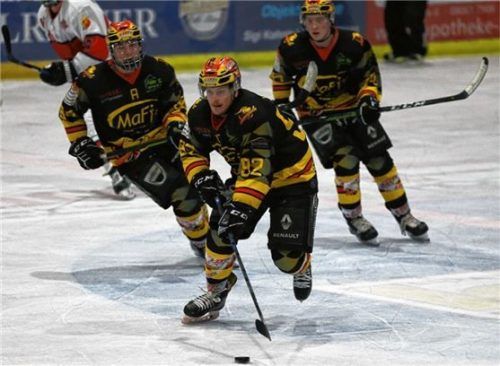 Mit Schwung in die Aufstiegsrunde: die Bad Aiblinger Eishockeyspieler. Foto  Habermann