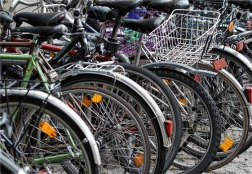 Rad an Rad: In Rosenheim gibt es zu wenig Stellplätze. Das soll sich jetzt ändern. Foto dpa