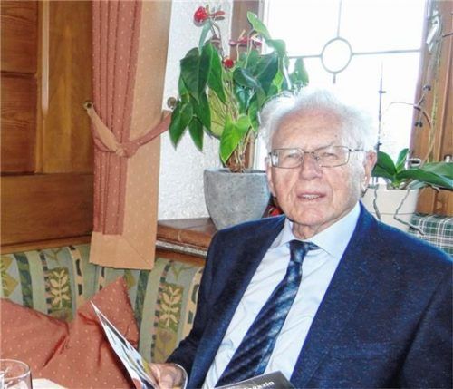 Rudolf Thanner, 90 Jahre, liebt klassische Musik und hat bis vor Kurzem im Marquartsteiner Kirchenchor gesungen. Foto Giesen