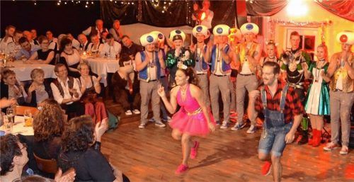 Showtanz des Prinzenpaares: Als Super Mario begeisterte Prinz Christopher. Fotos Niessen