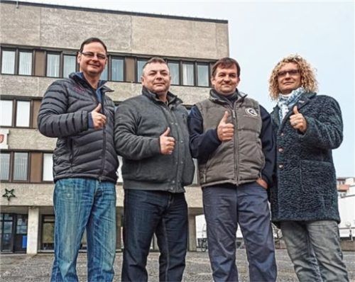 Sie führen den neuen AfD-Ortsverband Waldkraiburg (von links): Vorsitzender Ernst Schäffer, Stellvertreter Artur Mikos, Kassenwart Robert Debera und Beisitzer Michael Trensch.Foto re