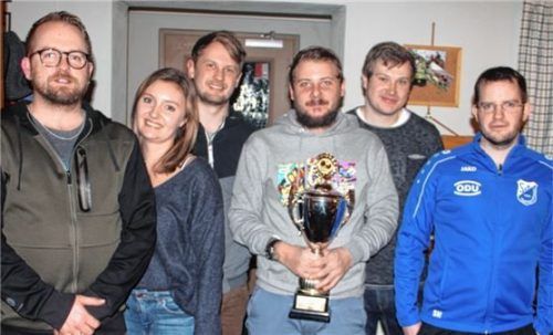 Sieger und Platzierte: Volker Gößl, Melanie Hingerl, Markus Zenefels, Christian Schneider, Thomas Walter und Sebastian Hammer (von links). Foto re