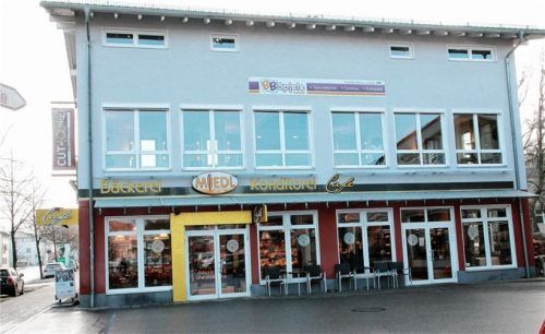 Tatort Ebersberger Straße: In der Nacht auf Freitag drangen die Täter in diese MiedlFiliale ein.