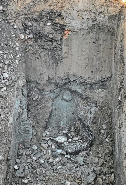 500 Kilogramm schwer, kein Leitwerk mehr: Der Bindgänger wurde an Gleis 13 entdeckt.Foto polizei