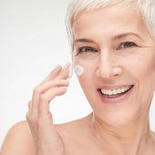 Wahre Schönheit kommt von innen: So halten Sie Ihre Haut länger jung