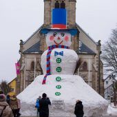 10 Tonnen Schnee für Riesenschneemann