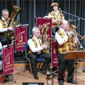 Zwei Kapellen und zwei Garden: Gmoi-Ball in Waldkraiburg bietet zahlreiche Höhepunkte