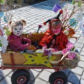 In Pürten waren die kleinen Narren los: Mit der „Feierwehr-Kapelln“ durchs Dorf gezogen