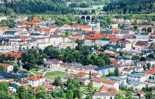 Auch Baumaßnahmen in der Stadt Traunstein waren Thema der Kreistagssitzung – hier soll nicht nur der Chiemgau-Campus entstehen, sondern auch neuer Wohnraum für Studenten und Bürger. Foto Ghirardini
