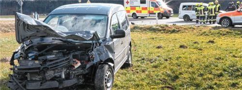 Beide Fahrzeuge wurden schwer beschädigt, die Höhe des Schadens war gestern noch nicht bekannt. Foto Fib/So