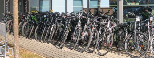 Bereits einige Jahre zurück liegt der Einbruch in einem Fahrradgeschäft in Waldkraiburg. Damals hatte der Täter mit einem Gullydeckel das Schaufenster eingeschlagen, jetzt stand er vor dem Amtsgericht.Foto  rath