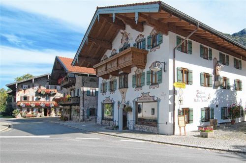 Bunt ist nicht nur die Optik in Marquartstein, sondern auch das Gemeindeleben. Foto Hans Vodermeier