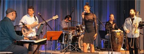 CaboCubaJazz mit (von links) Carlos Matos, Yerman Aponte, Armando Vidal, Poliana Vieira, Nils Fischer und Effe Erdem. Foto Sutherland
