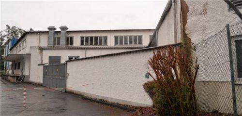 Das Firmengelände an der Siemensstraße wird zum Teil noch gewerblich genutzt. Um die geplante Bebauung schrittweise realisieren zu können, soll das Areal in ein Wohn- und Mischgebiet umgewandelt werden. Foto  Grundner