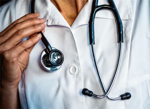 Das hört sich gut an: die Karriereaussichten in den unterschiedlichen Bereichen des Gesundheitswesens sind gut. Foto dpa