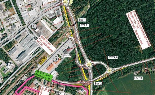 Der Bahnübergang soll verschwinden, die beiden Staatsstraßen sollen sich künftig nicht mehr auf gleicher Höhe kreuzen. Foto  Staatliches Bauamt Rosenheim