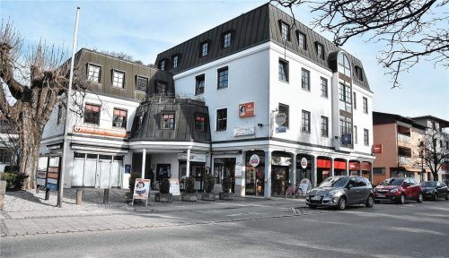 Der Discounter in der Salzburger Straße in Stephanskirchen wird rings um die Bäckerei herum erweitert. Foto Schlecker
