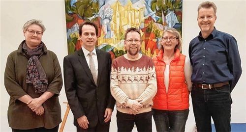 Der neu gewählte Vize-Vorsitzende Paul Grimm (Zweiter von links) wurde vom restlichen Vorstand (von links) willkommen geheißen: Schriftführerin Bernadette Spanaus, Vorsitzender Gerhard Franke, Beisitzerin Regina Rackl und Kassier Hans Ziegler. Foto re