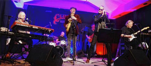 Die Climax Blues Band groovte im Blues Club Chiemgau in Rimsting. Foto re