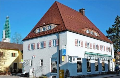 Die derzeitige Poststelle an der Hauptstraße in Siegsdorf: bald zieht sie um in einen Edeka-Markt. Foto Krammer