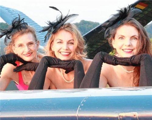 Die Haselbeck-Schwestern verwandeln sich am 8. Februar in die „Hazelbeck Sisters“ und geben ihren Stücken einen amerikanischen Anstrich. Foto re