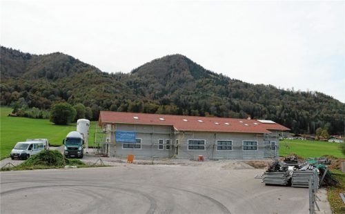 Die im Bau befindliche Seniorentagesstätte gehört zu den Prestigeobjekten in Aschau.Foto Rehberg