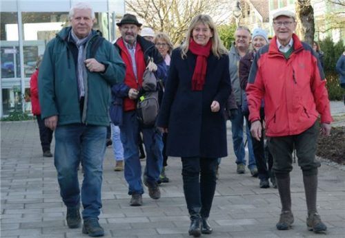 Die letzte Tour des Wanderführers (von links): Uwe Hering, Bürgermeisterin Doris Laban und Bertl Brüderl. Foto Ammelburger