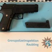 Mann verhaftet und Pistole sichergestellt