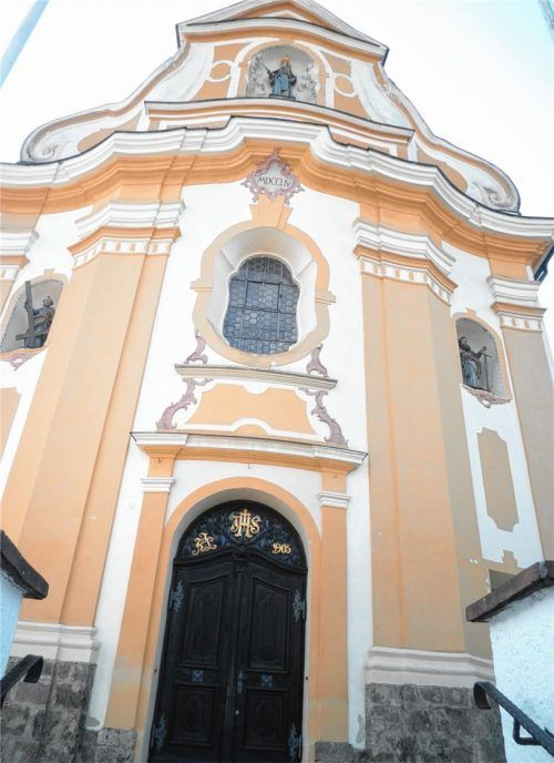 Durch das Portal der Kirche, dem einzigen Weg ins Freie, zwängten sich die von einer Panik erfassten Kirchenbesucher. Dabei kam es zur Katastrophe vor 222 Jahren, bei der drei Menschen starben. Foto Josef Padlesak