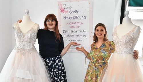 Ein Neuzugang: Anna-Patricia Böhm (links) und ihre Kollegin Julia Kiesl eröffnen am heutigen Samstag ihr Geschäft für Brautmoden in der Bahnhofstraße 6. Fotos Schlecker