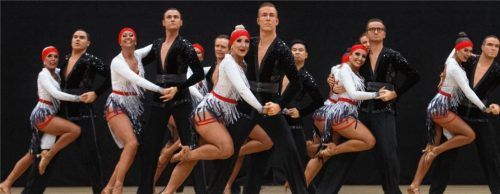 Eine gelungene Darbietung zeigten die Wasserburger Tänzer beim Auftakt vor heimischer Kulisse.Foto Wolfering