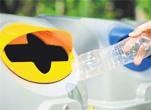 Einfach weg damit? So leicht geht’s auch wieder nicht: Es gibt Grundsätze für die Müllentsorgung im Mietshaus. Foto dpa